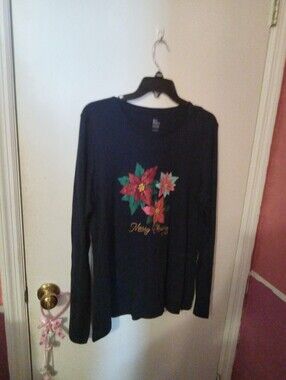 Women's Size L Kim Rogers Perfectly Soft Christmas Pointsettia Long Sleeve Top